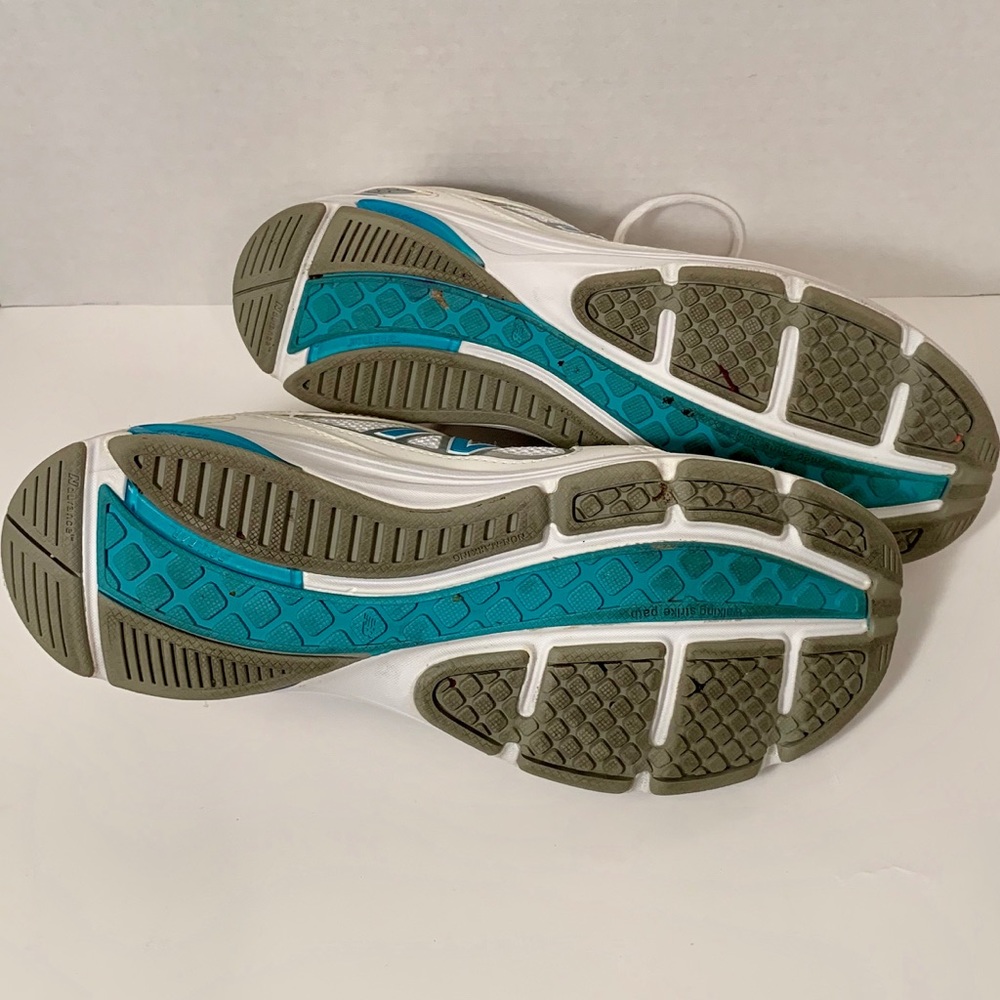 New Balance Women's 847 Walking Shoes/Sneakers - Picture 8 of 8